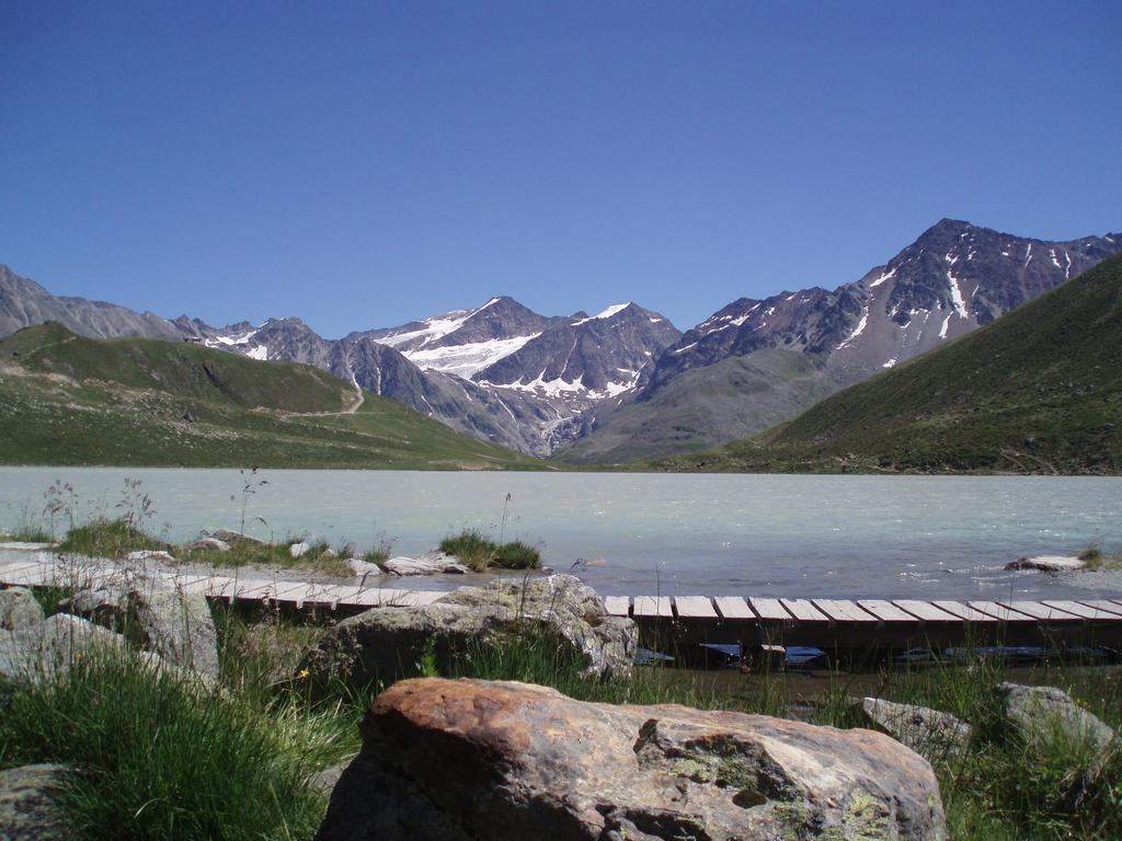 Wellnesshuettendorf Wiese Sankt Leonhard im Pitztal Exterior photo